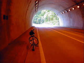 トンネル内の通過